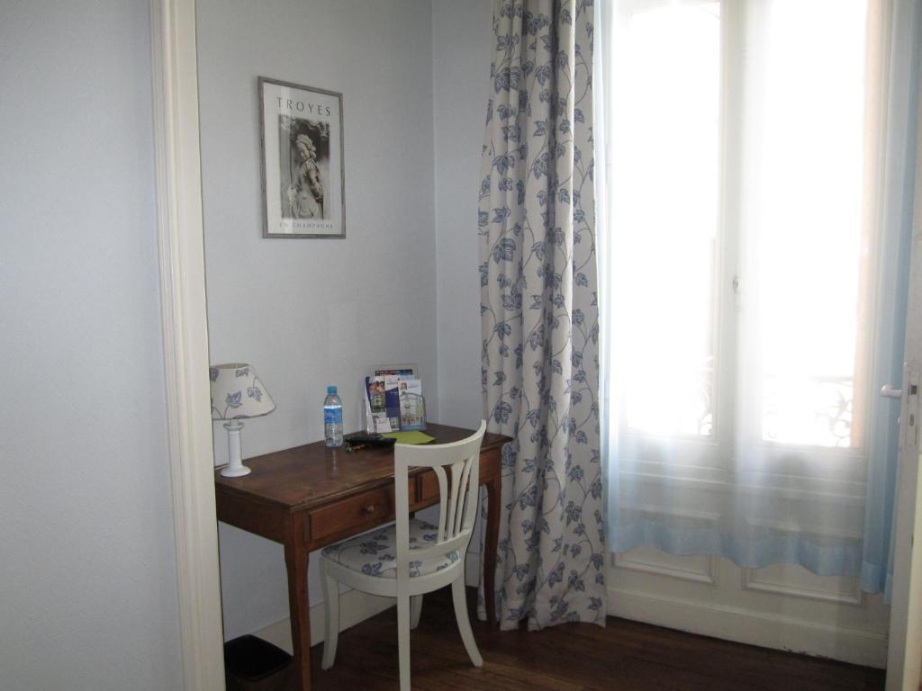 Hotel Arlequin Troyes Camera foto