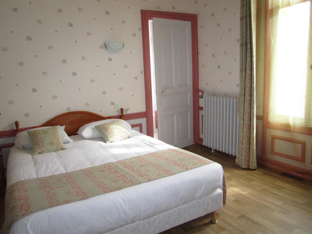 Hotel Arlequin Troyes Esterno foto